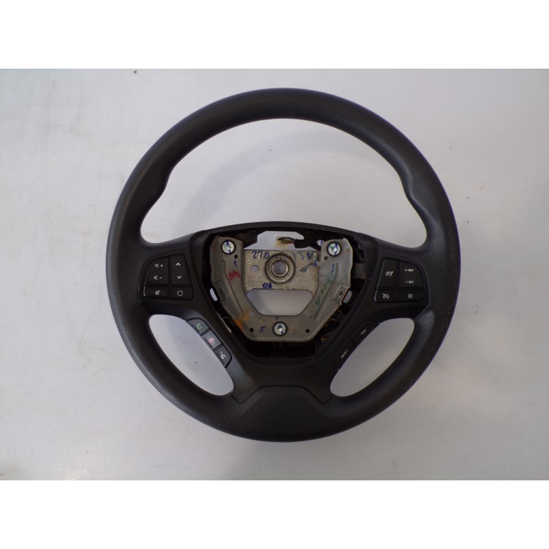 Volante con comandi Hyundai i10 anno 2017.